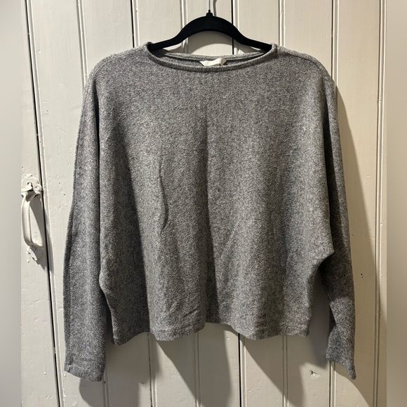 H&M Tops - 💕3/$25💕 H&M Grey Long Sleeve